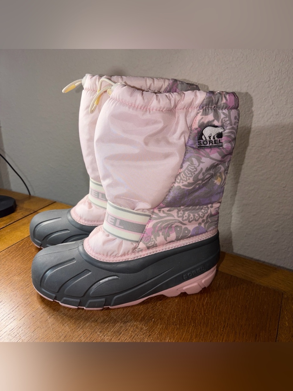 Sorel Women’s Snow Boots Removable Liners Size 6 Pink Waterproof Insulated